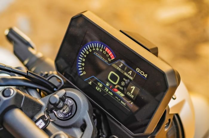 Suzuki GSX-8TT TFT display